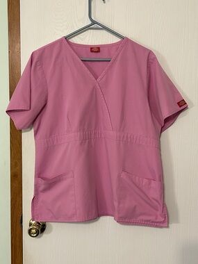 Dickies Pink V-Neck Short Sleeve Scrub Top PTP 23”